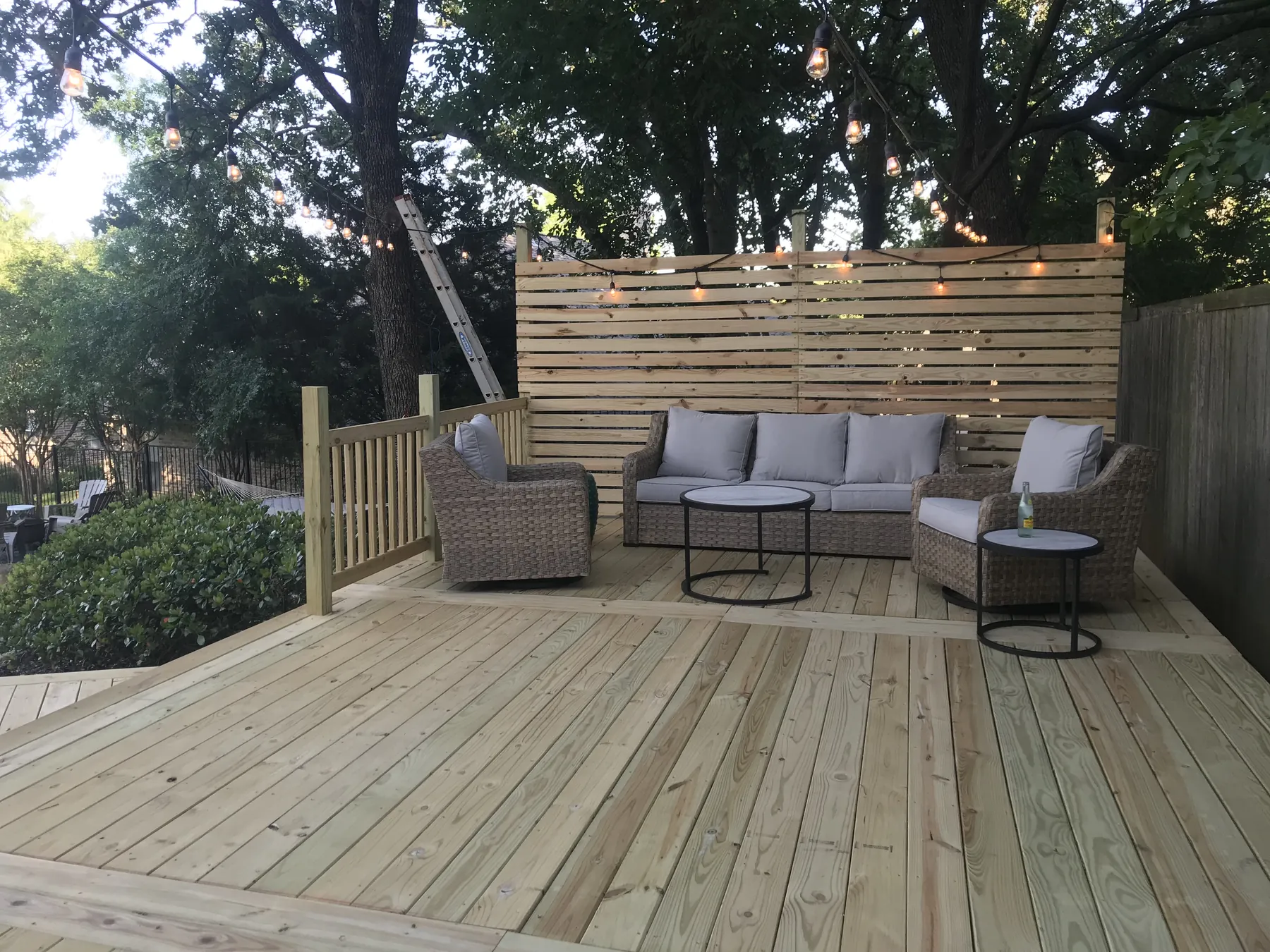 Timber deck with outdoor seating and a slatted privacy screen